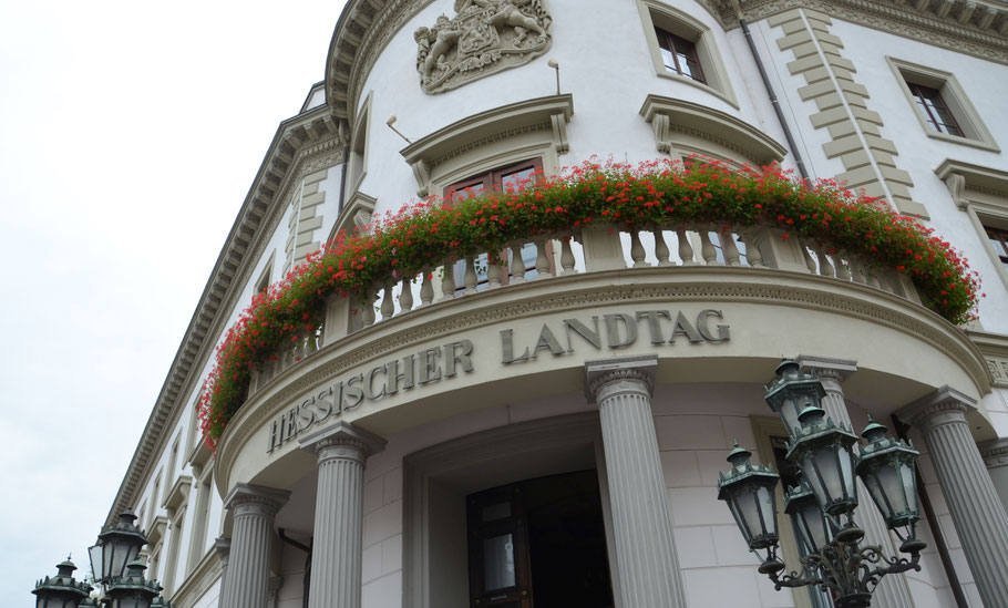 Der hessische Landtag in Wiesbaden. (Foto: Thorsten Neuhaus)