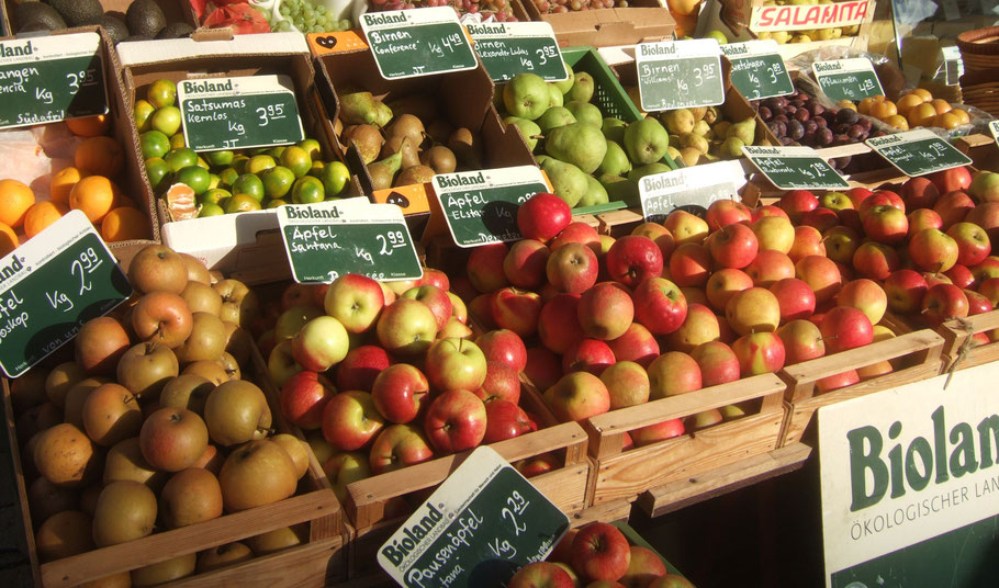 Obst aus ökologischem Anbau (Foto: Peter von Bechen / pixelio.de)