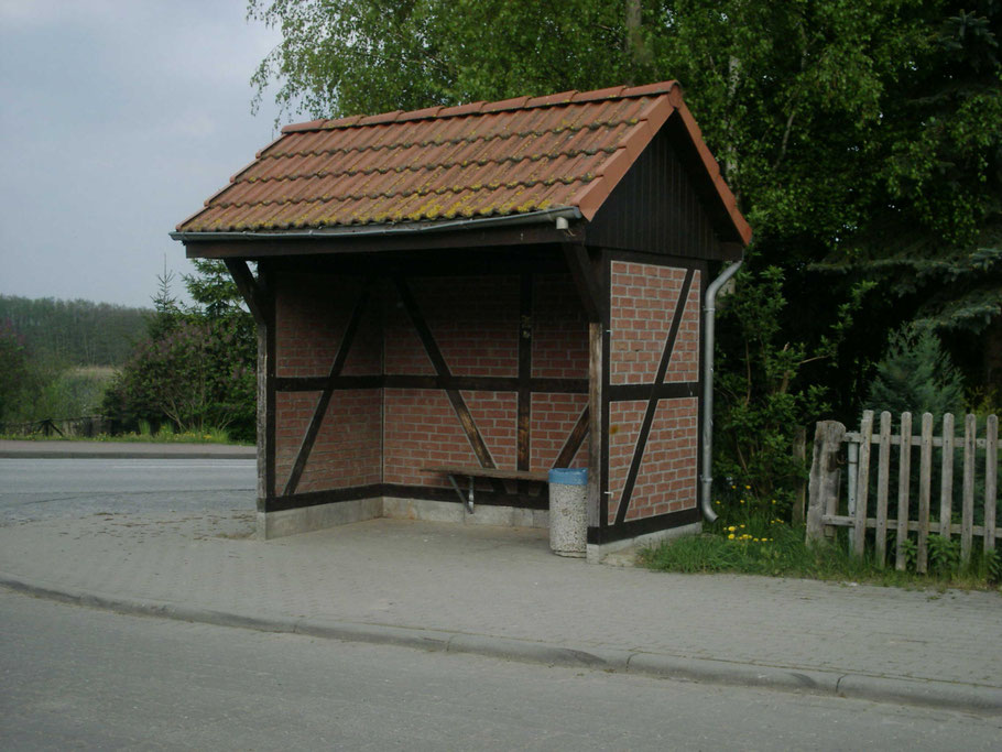 Wartehäuschen an einer Bushaltestelle. (Foto: Wonnsche / pixelio.de)