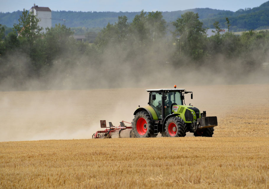 Der Bundesrechnungshof fordert, die Steuerbefreiung für Traktoren und andere land- und forstwirtschaftliche Fahrzeuge zu streichen. (Foto: Ruth Rudolph / pixelio.de)