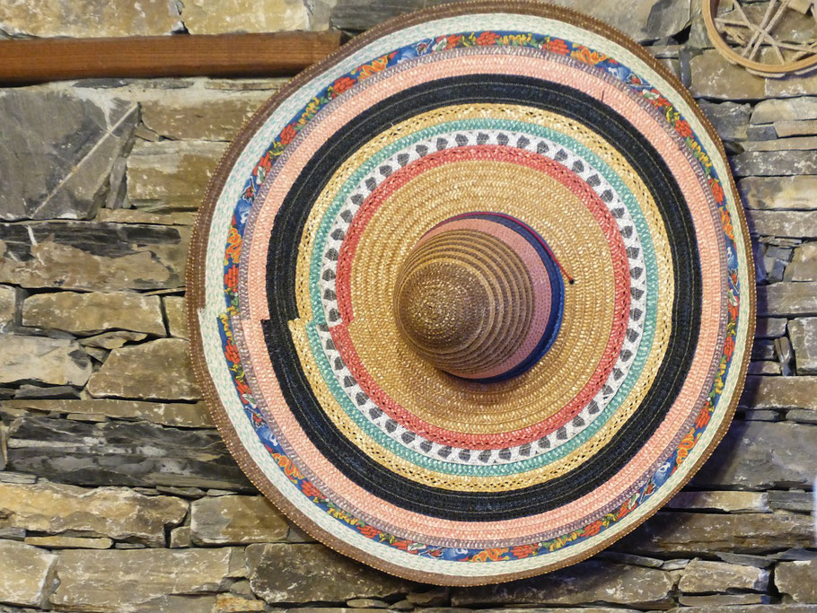 Ein Sombrero hängt an einer Wand. (Foto: Hans / Pixabay)