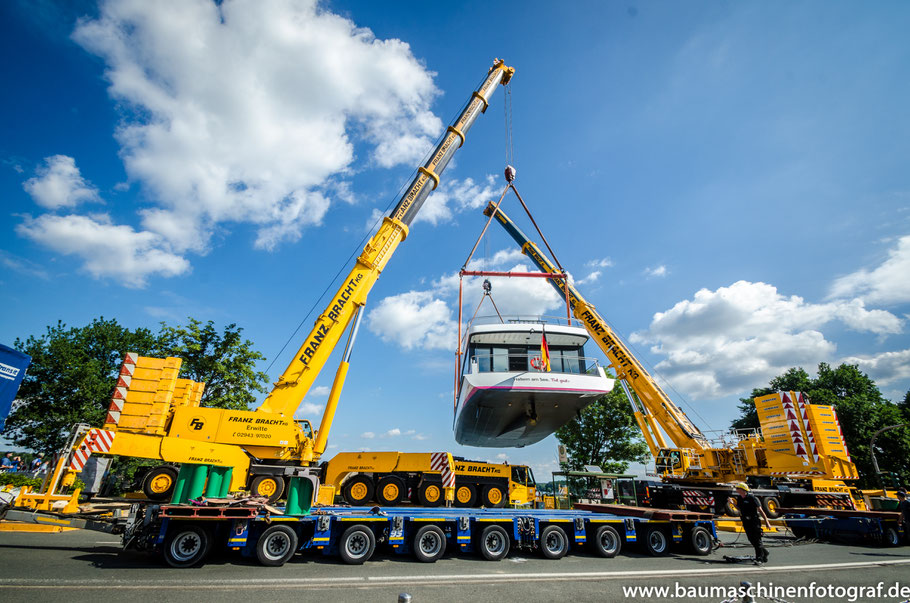 LIEBHERR LTM1650-8.1 und Demag AC700 der Franz Bracht Kranvermietung im Tandemhub