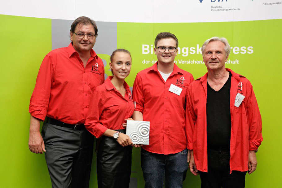 1. Platz beim Innoward-Bildungspreis 2016 für das Projekt "Finanzchecker" von der Berufsschule 4 Nürnberg