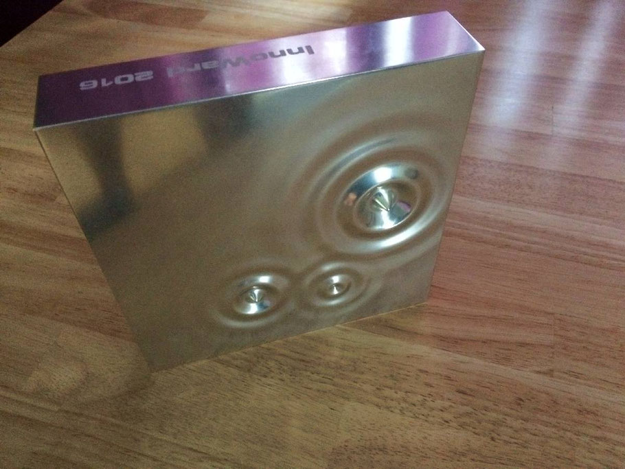 Das ist unser Preis: eine handsignierte Metallskulptur des Künstlers Joerg Maxzin, heute Professor für 3D-Animation an der Hochschule Deggendorf, von der es nur 9 Exemplare auf der Welt gibt