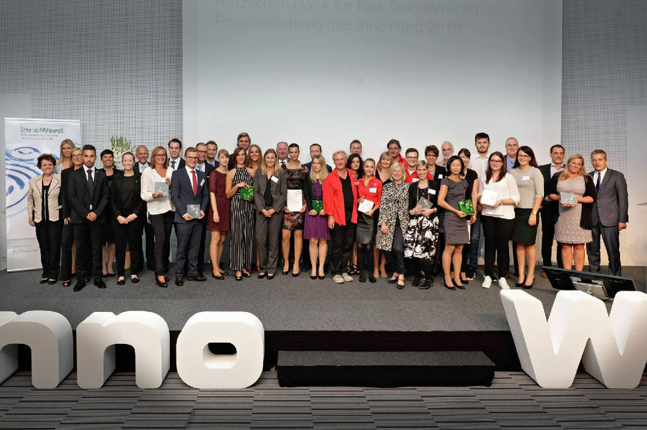 Abschlussfoto mit allen Preisträgern des "Innoward 2016"