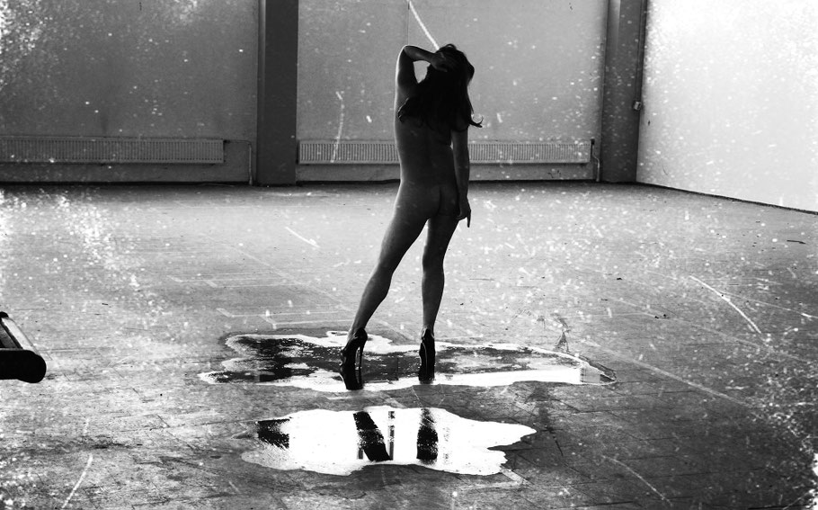 Seulement Femmes Art Photography. Reflection III. Series Post Office