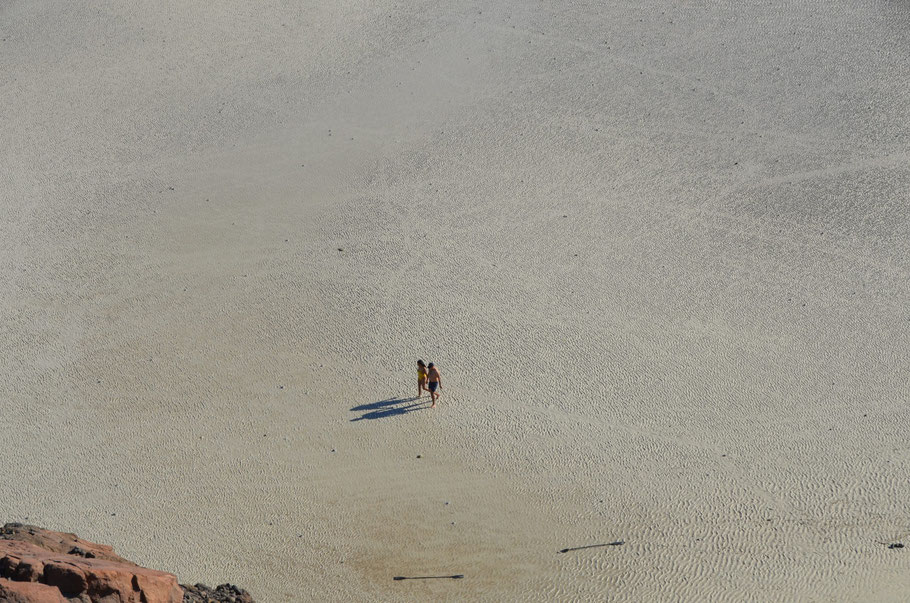 Shade holding hands