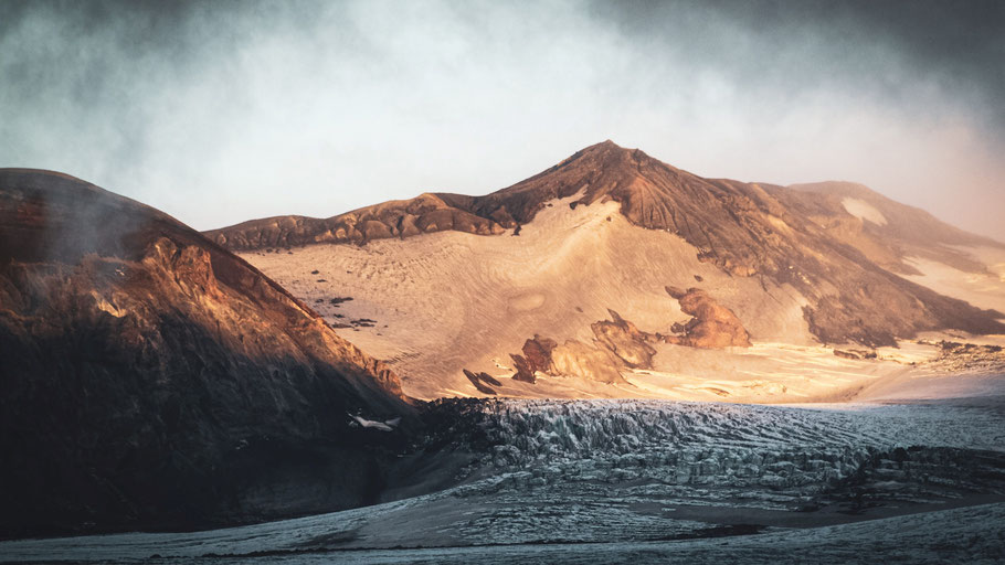 Blick auf den schneebedeckten Vatnajökull. Foto von Dimitry B auf Unsplash.
