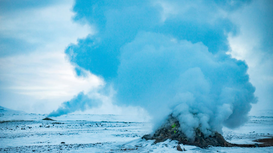 Feuer auf Island. Bild von redcharlie auf Unsplash. 