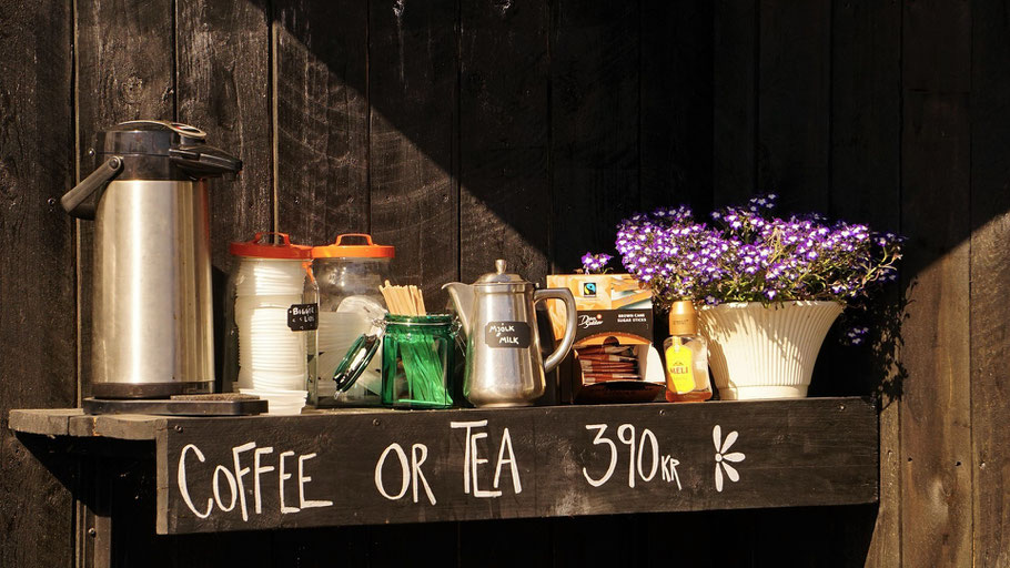 Café in Reykjavík. Bild von Bernd Hildebrandt auf Pixabay. 