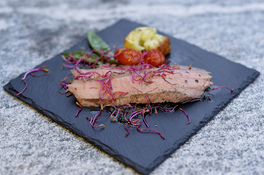 Tri Tip vom Kalb mit Petersilien-Minz Salsa
