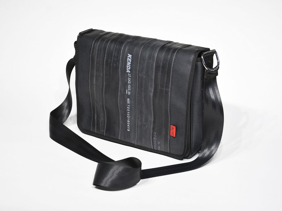 Umhängetasche Berleng schwarz aus Fahrradschlauch und Cordura von Stef Fauser Design