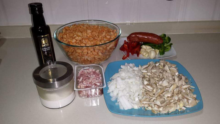 Ingredientes de las migas preparados para su cocinado