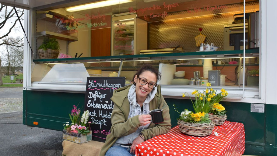 Jennifer Rahardjo freut sich auf ihre Kunden auf dem Quickborner Wochenmarkt