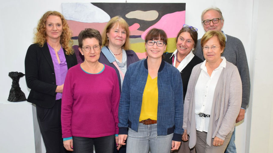 Die AustellerInnen: Hanna Gajare, Uschi McGurty, Christine Kleicke, Vorsitzende Romy Rölicke, Alice Kaufmann, Ingrid Friedrichsen und Edwin Zaft (v.l.)