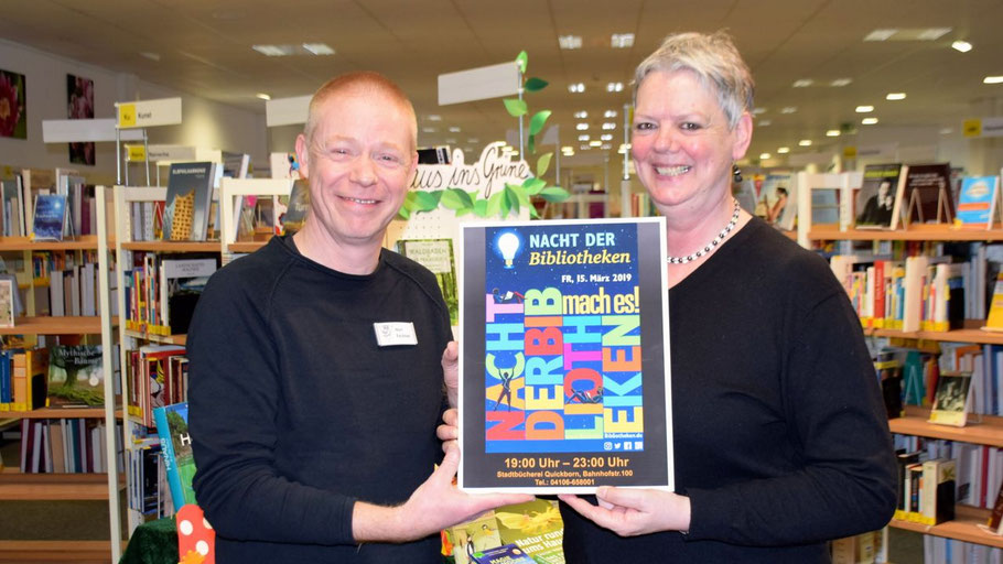 Klaus Fechner und Monika Pütz freuen sich auf viele Besucher bei der Nacht der Bibliotheken