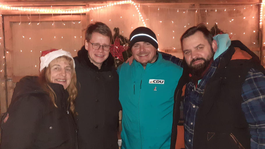 Die CDU-Mitglieder Birgit Hanke, Mirko Beckmann und René Döbler freuen sich auf den Besuch von Daniel Köbl (2.v.l.) in Quickborn