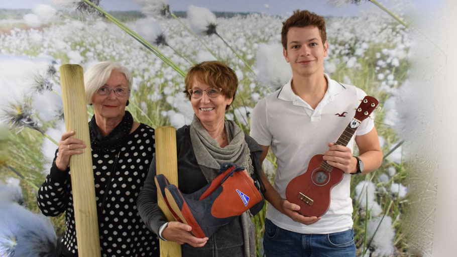 Kunst, Naturkunde und Musik prägen das Angebot der Stadtjugendpflege - hier präsentiert von Ute Daniel, Birgit Hesse und Dominik Wollermann, der sein Freiwilliges Soziales Jahr bei der Stadtjugendpflege absolviert.