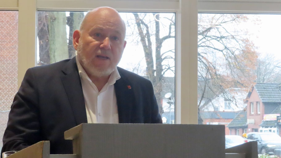 Bürgermeister Beckmann begrüßte die Gäste und erinnerte daran, auch auf persönlicher Ebene Verantwortung zu übernehmen
