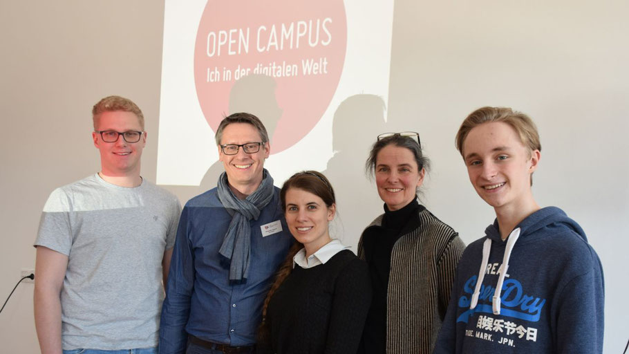Veranstalter und Referenten zum Thema „Ich in der digitalen Welt": Ole Elfers, Alexander Delport, Anna Graf, Constanze Beyer und Charles Bahr (v.l.)