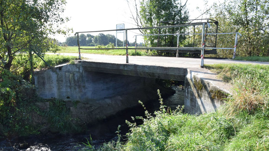 Diese Brücke im Verlaufe der Himmelmoorchaussee soll erneuert werden.