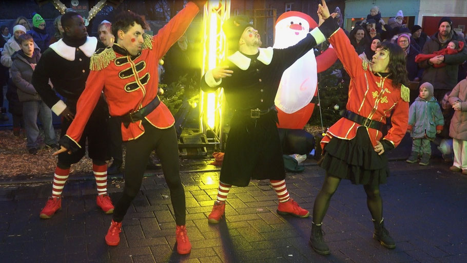 Mit ihrer schwungvollen Performance mit vielen akrobatischen Elementen begeisterten die „Funky Monkeys" das Publikum