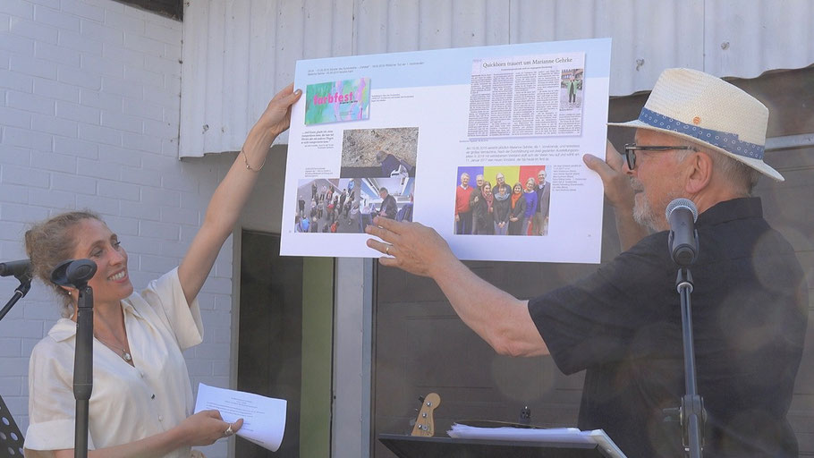Mit Charts aus der von ihm gestalteten Jubiläumsbroschüre ließ Edwin Zaft die Geschichte des Kunstvereins mit seinen zahlreichen Ausstellungen Revue passieren