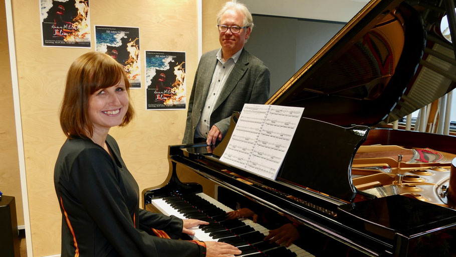 Anna Milewska hat mit „Elements“ eine Suite für Klavier und Orchester geschaffen, die unter Leitung von Musikschul-Chef Lorenz Jensen als Multimedia-Projekt im Artur-Grenz-Saal auf die Bühne kommt.
