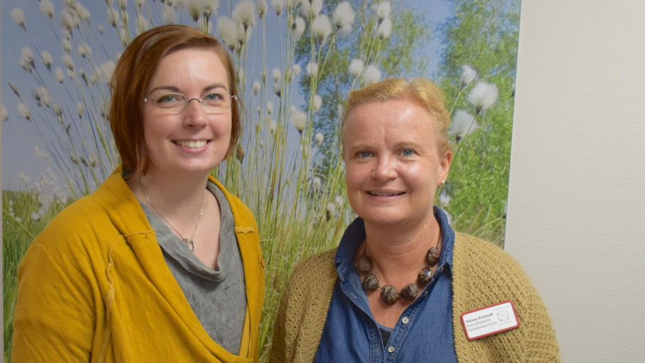 Quickborns Gleichstellungsbeauftragte Hannah Gleisner und Nicole Eickhoff (DRK) gehören zum Organisationsteam der Netzwerktreffen (v.l.)