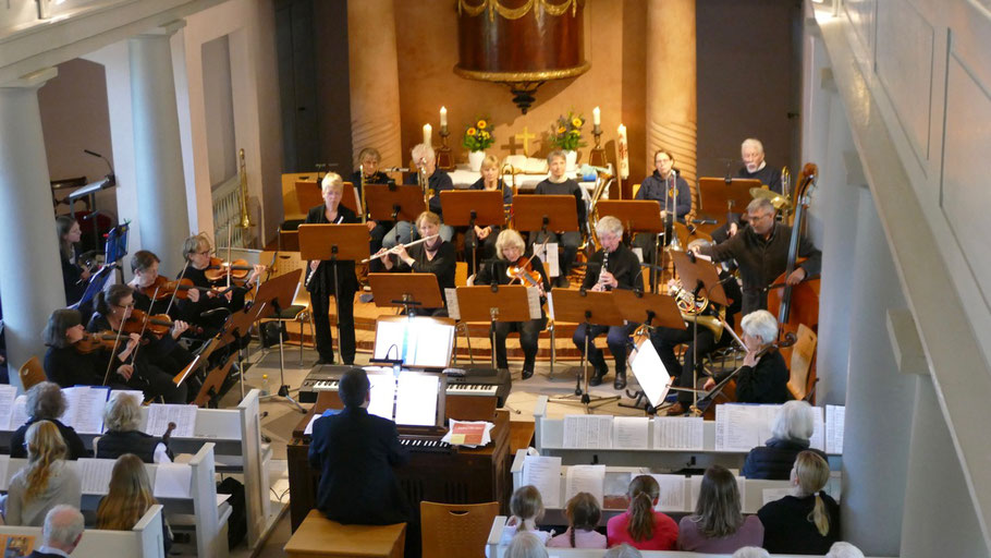 Das Orchester brillierte mit Ausschnitten aus dem Concerto G-Dur für Flöte (Petra Müller) und Orchester und erhielt dafür viel Beifall.