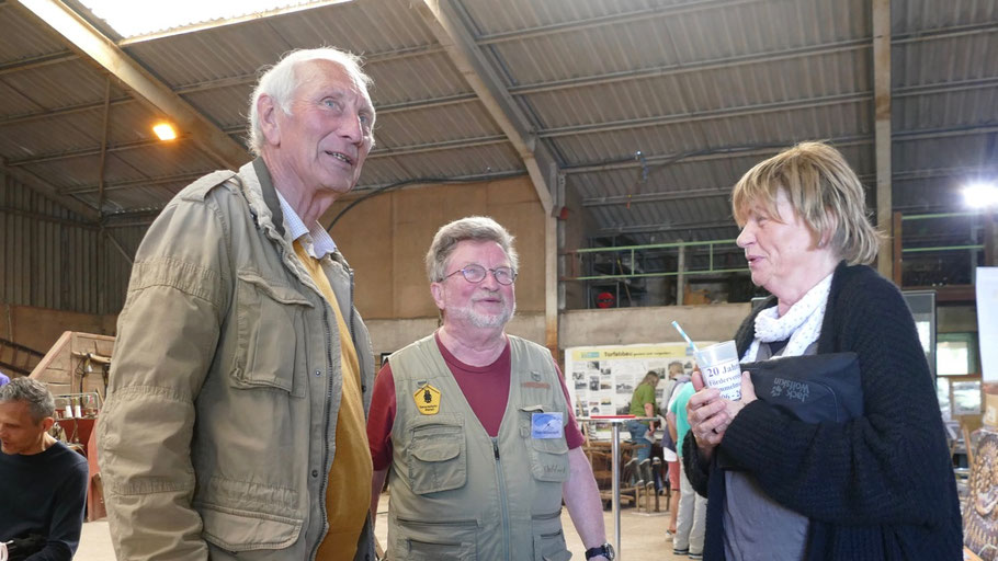 Natürlich kamen Klaus H. Hensel und seine Frau Lilo auch mit dem Förderverein-Urgestein Theo Hildebrecht ins Gespräch
