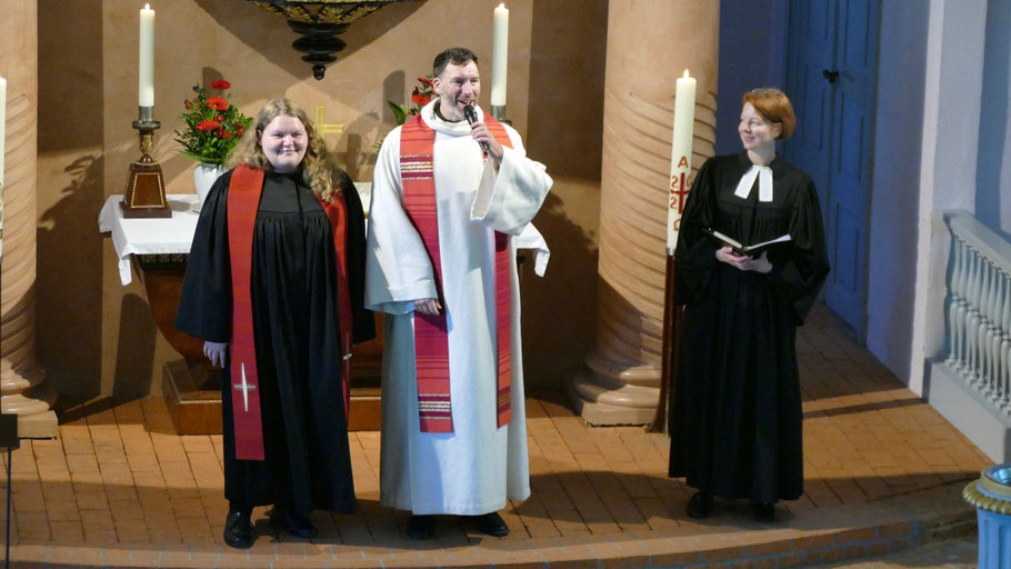 Das Pastoren-Trio Rebecca Schmidt, Florian Niemöller und Claudia Weisbarth gestaltete den Festgottesdienst