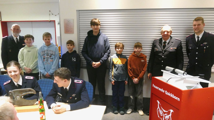 Diese sechs Jugendlichen werden als Anwärter neu aufgenommen: Jayden Stolpmann, Elias Tramp, Niklas Müller, Aaron Jannsen, Philip Johannsen und Finn Bensch (v. l.).