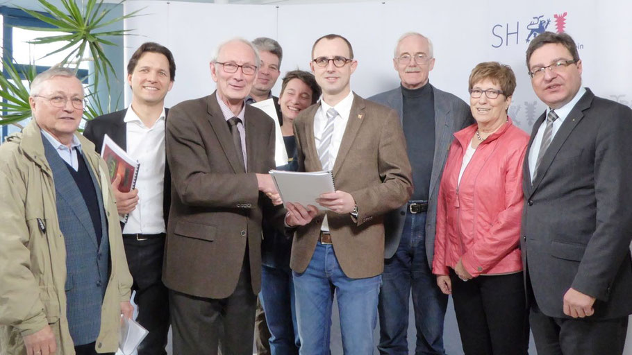 Rainer Naujox, Dr. Oliver Grundei, Klaus-H. Hensel, Harm Kähler, Anke Erdmann, Dirk Schrödter, Hans-Hermann Saß, Elke Schreiber und Thomas Köppl (v.l.)