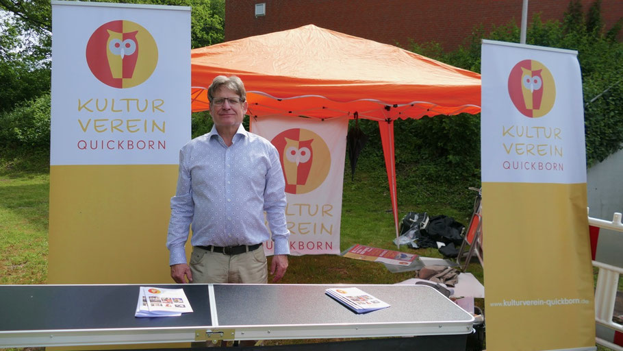 Jörg Martens, Vorsitzender des Kultur-Vereins, informierte persönlich über das vielseitige Veranstaltungsprogramm seines Vereins