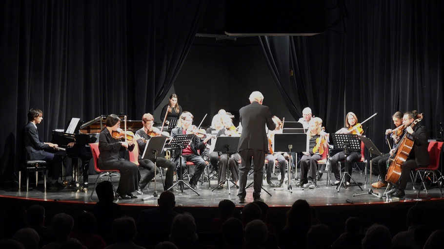 Mit einem Beatles-Medley beendete das Orchester der Musikschule unter Leitung von Lorenz Jensen das Schülerkonzert