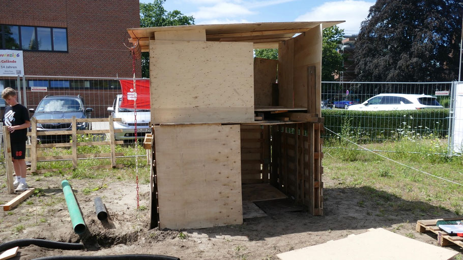 Zahlreiche „Gebäude" entstehen zur Zeit auf dem Bauspielplatz