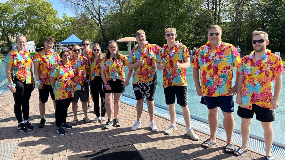 Das Freibad-Team freut sich auf viele Besucher zur Pool-Party