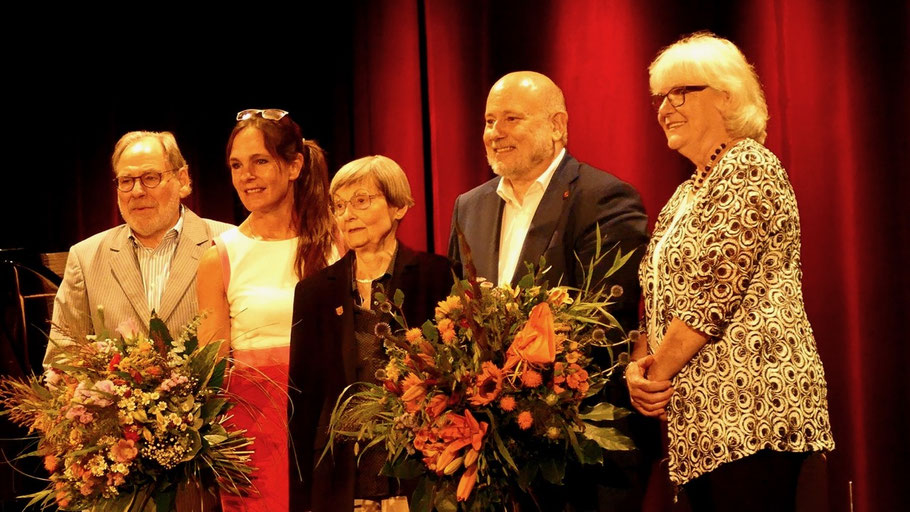 Dr. Reinhardt Ax, Annabell Krämer, Thomas Beckmann und Annegret Tegen ehrten Irene Lühdorff (Mitte)