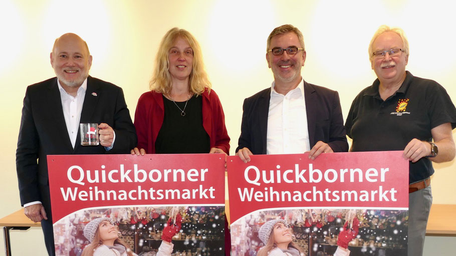 Präsentierten das Weihnachtsmarkt-Programm: Bürgermeister Thomas Beckmann, Abteilungsleiterin Nicole Münster, Stadtwerke-Chef Dr. Panagiotis Memetzidis und Jürgen Schumacher (JAMO Eventmanagement)