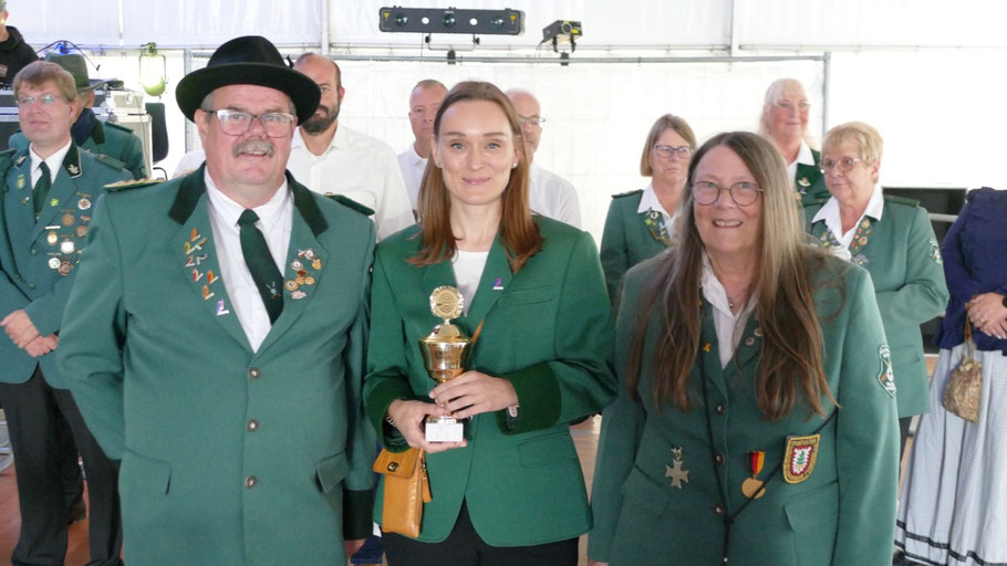 Den Damen-Pokal hatte Janine Joost mit 30,5 Ringen gewonnen, den 2. Platz belegte Katharina Schade, den 3 Platz Birgit Bruhn