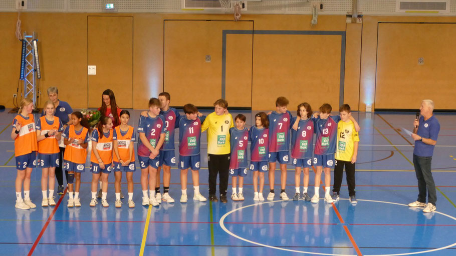 In der Sportlerehrung wurde die weibliche D-Handball-Mannschaft ausgezeichnet, die 2022/23 Staffeldritte wurde. Geehrt wurde auch die männliche D-Mannschaft, die Staffelzweiter geworden war.