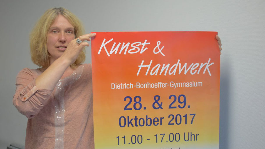 Stadt-Mitarbeiterin Nicole Münster stellte den Kunst & Handwerker-Markt vor