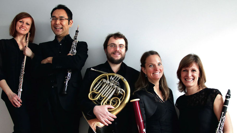 Serena Aimo (Flöte) , Hideki Machida (Oboe), Cornelia Göbel (Klarinette), Angela Symalla (Fagott) und Michael Gredler (Horn) bilden das Münchner Holzbläserquintett