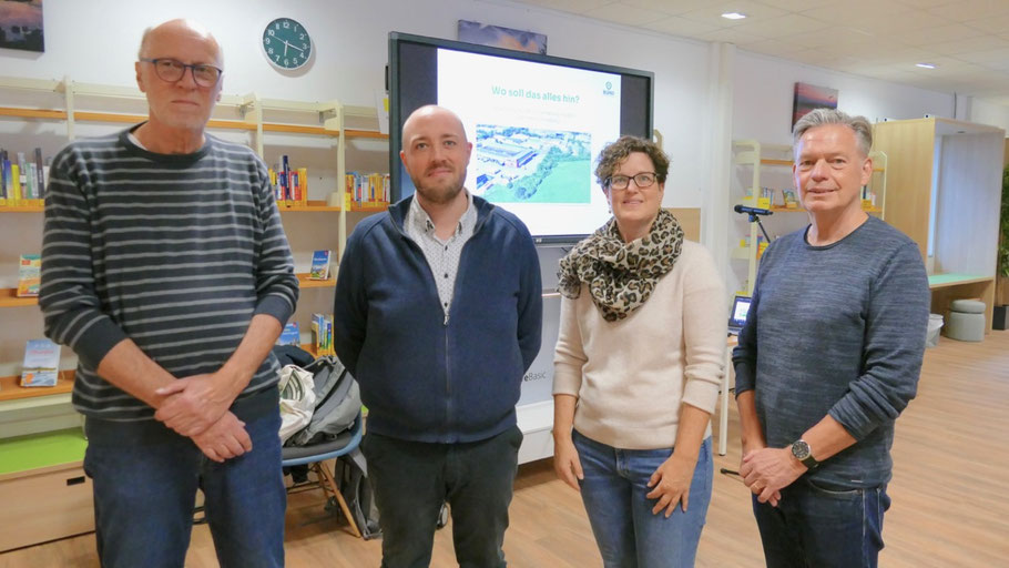 Als regionale Vertreter des BUND lauschten u.a. Hans-Joachim Bull (l.), Maike Kunze-Kranick aus Ellerau und Michael Ollrogge dem Vortrag des Referenten