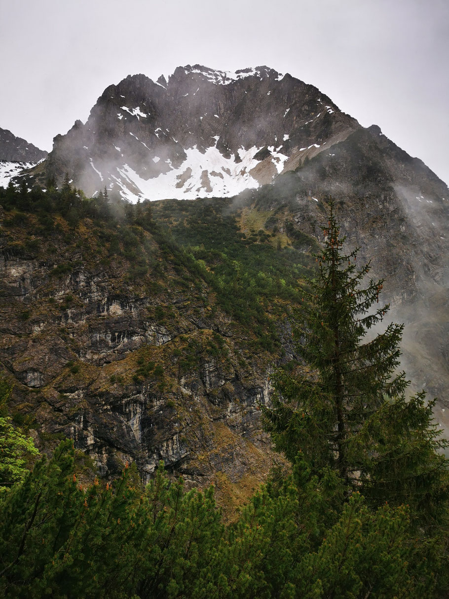 Die Nordwand des Rubihorns beim Abstieg ins Tal