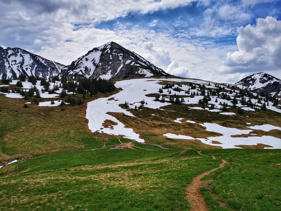 Der Weg auf die Kühgundspitze führt ebenfalls über Schnee