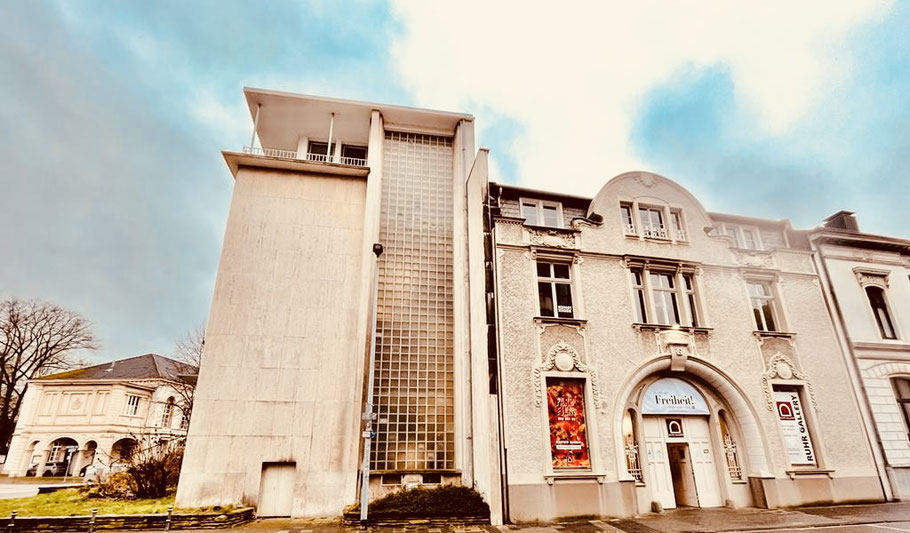 v.l. Stammhaus der CASINO-Gesellschaft, Kulturpalais und Villa Artis in der Ruhrtalstadt Mülheim