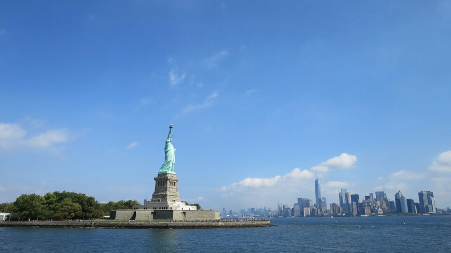 New York - Liberty Island & Manhattan