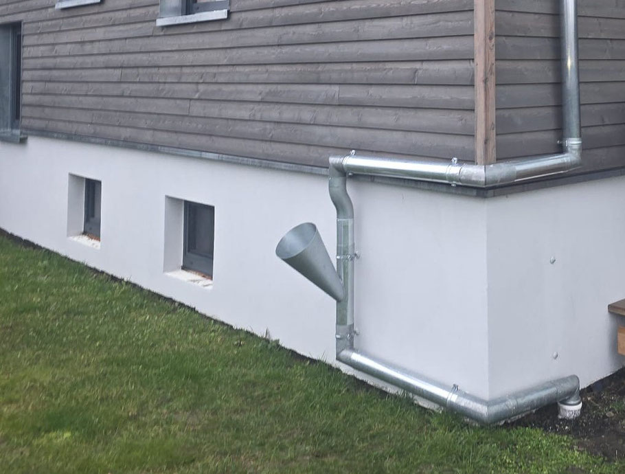 Pinkelknick, gegen Wildpinkeln, Hauswand, Männer, Gartenparty, Festival, Mischwasser